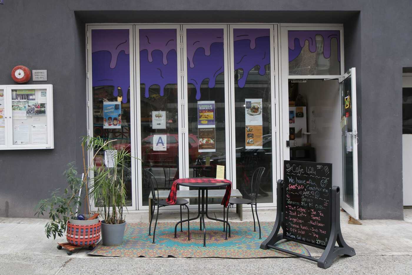Pop-Up 424 Facade